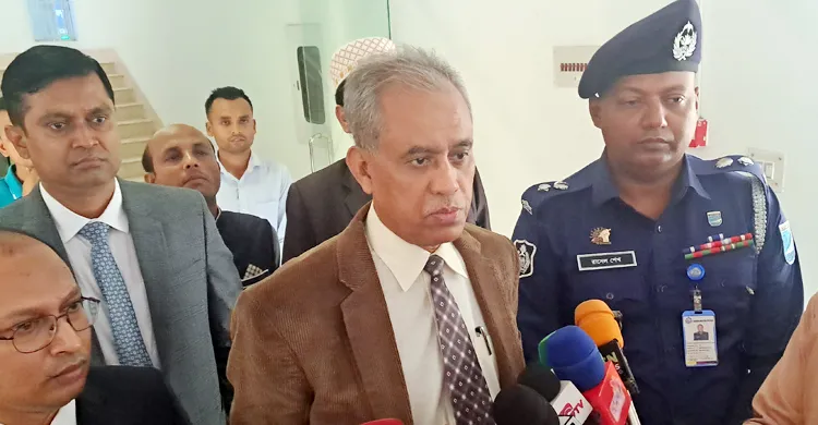 সেনাবাহিনীকে ম্যাজিস্ট্রেসি পাওয়ার দেওয়ার সুযোগ নেই: ইসি আলমগীর