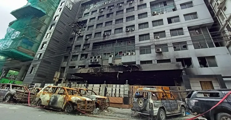 ঢাকায় গ্রেফতার ১৭৫৮