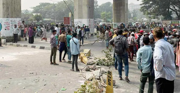 ফের আগারগাঁওয়ে ব্যাটারিচালিত রিকশাচালকদের সড়ক অবরোধ
