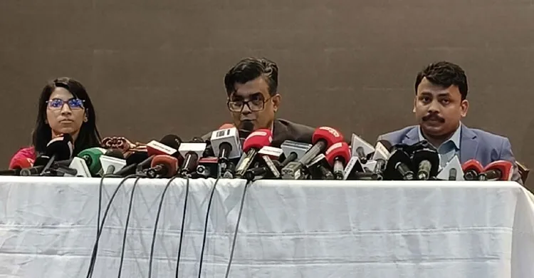 উপদেষ্টারা পতাকাবাহী গাড়িতে শপথ অনুষ্ঠানে যাবেন, পতাকা ছাড়া ফিরবেন