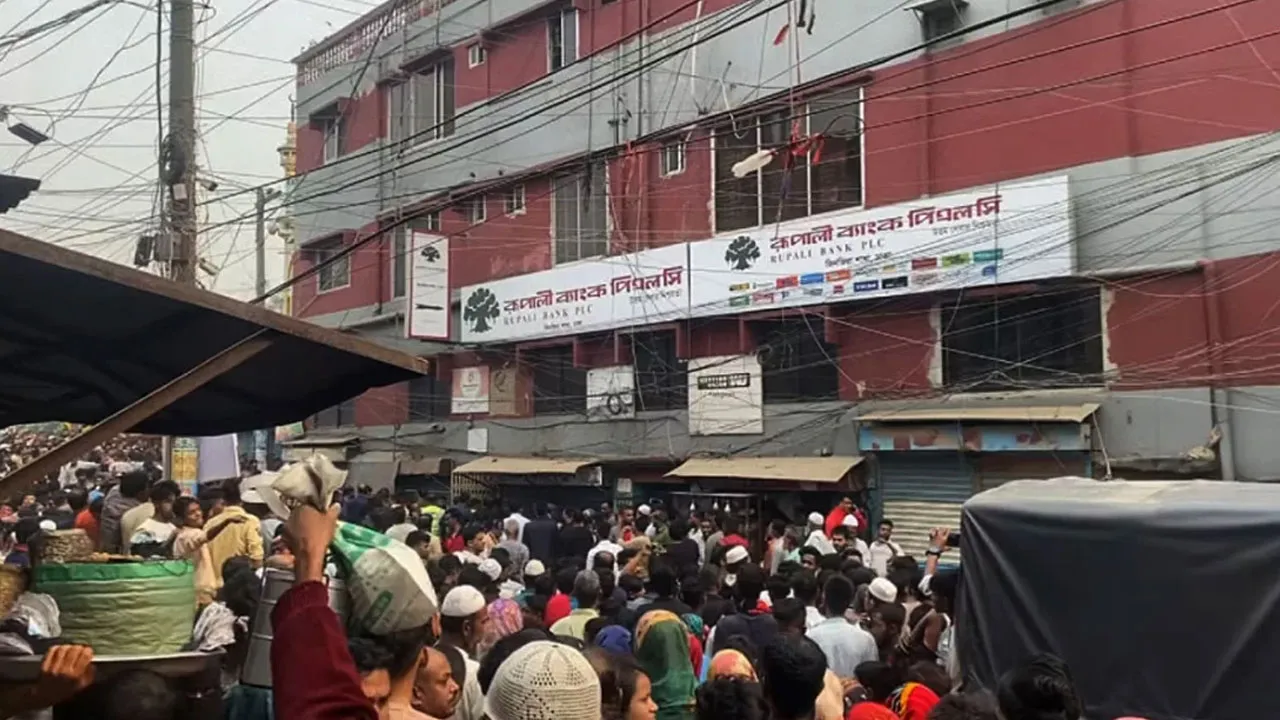 ডাকাতদের বয়স ২১-৩০, এখনো বের হননি জিম্মি ব্যাংক কর্মকর্তারা