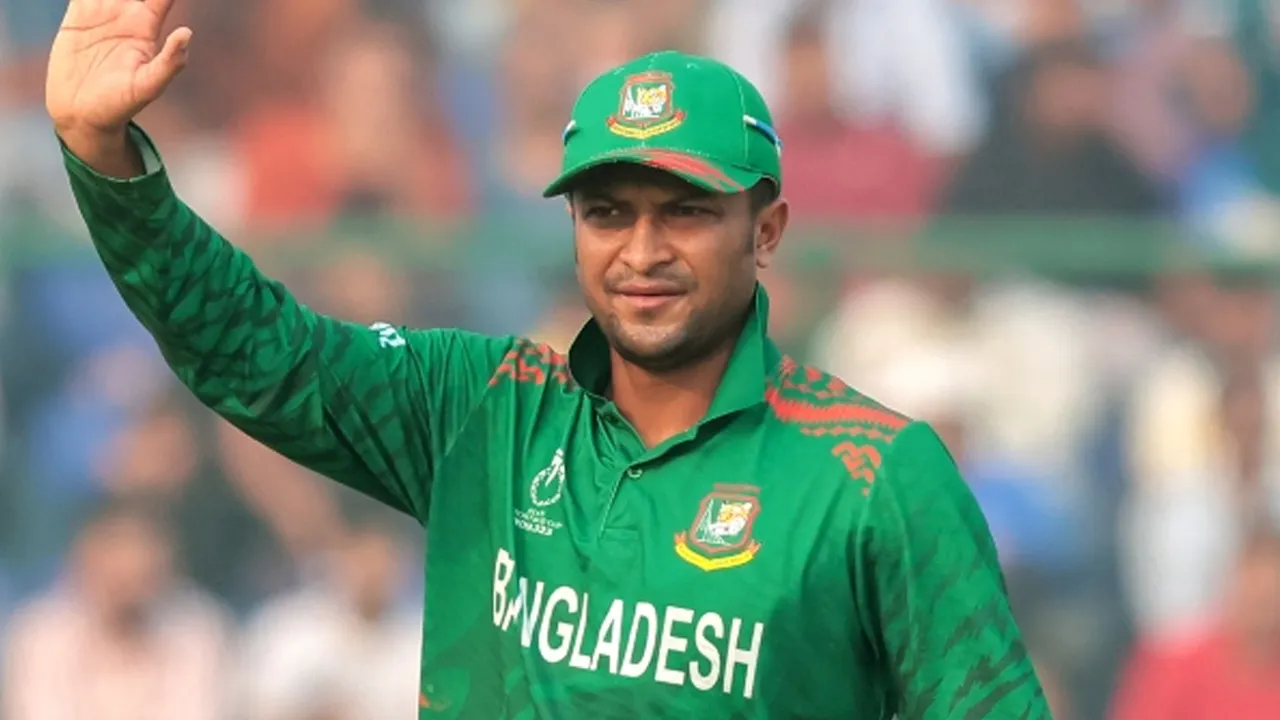 দেশে ফিরছেন না সাকিব