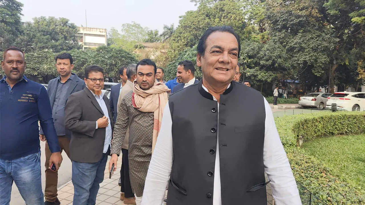 শামীম হকের প্রার্থিতা বাতিলে ফের চেম্বার আদালতে এ কে আজাদ