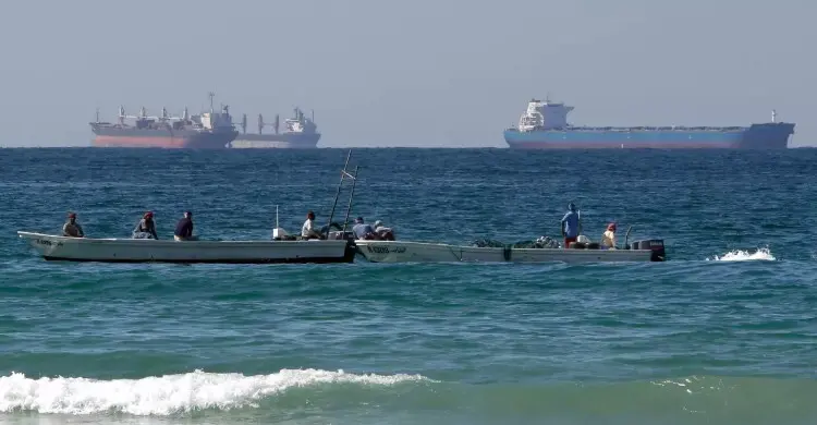ship-strait-of-hormuz-ja-19-2012-mo4avesiz7q818k-20260418181953