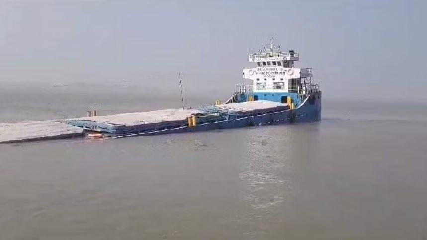 Ship carrying fly ash sinks near Sundarbans