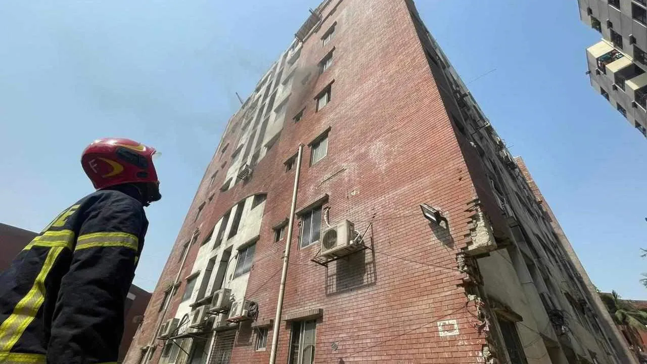 ঢাকা শিশু হাসপাতালের আগুন নিয়ন্ত্রণে