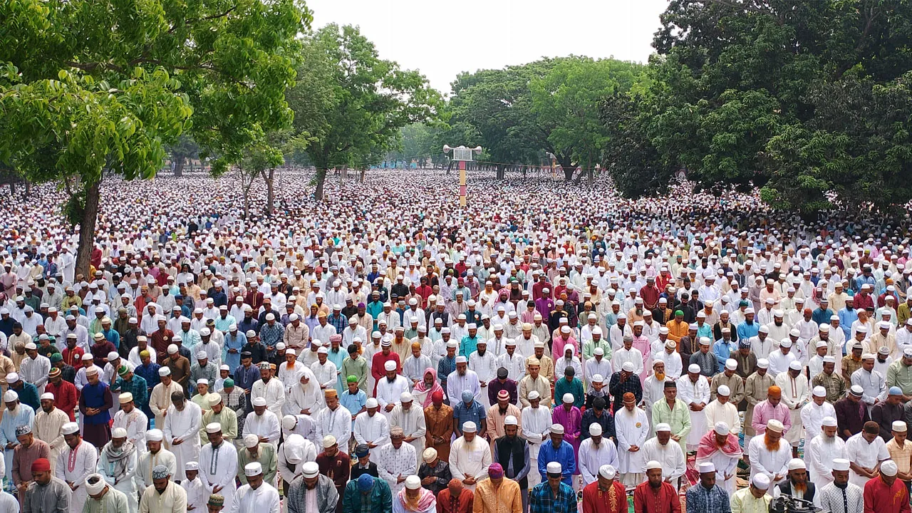 শোলাকিয়ায় ৫ লক্ষাধিক মুসল্লির অংশগ্রহণে ঈদের জামাত