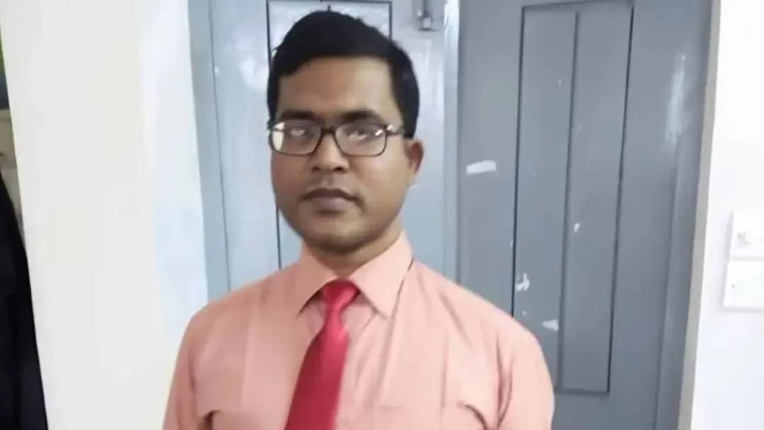 স্ত্রীর কাছে ফোনে ২০ হাজার টাকা দাবি