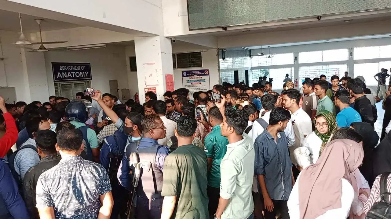 শিক্ষকের গুলিতে আহত শিক্ষার্থী