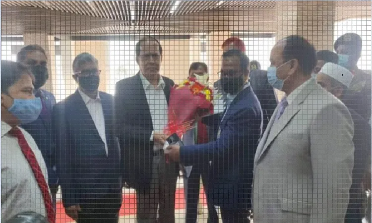 কর্মস্থলে যোগ দিলেন নবনিযুক্ত সিইসি