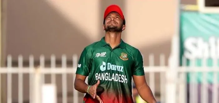 মুশফিক-সাকিবকে হারিয়ে চাপে বাংলাদেশ