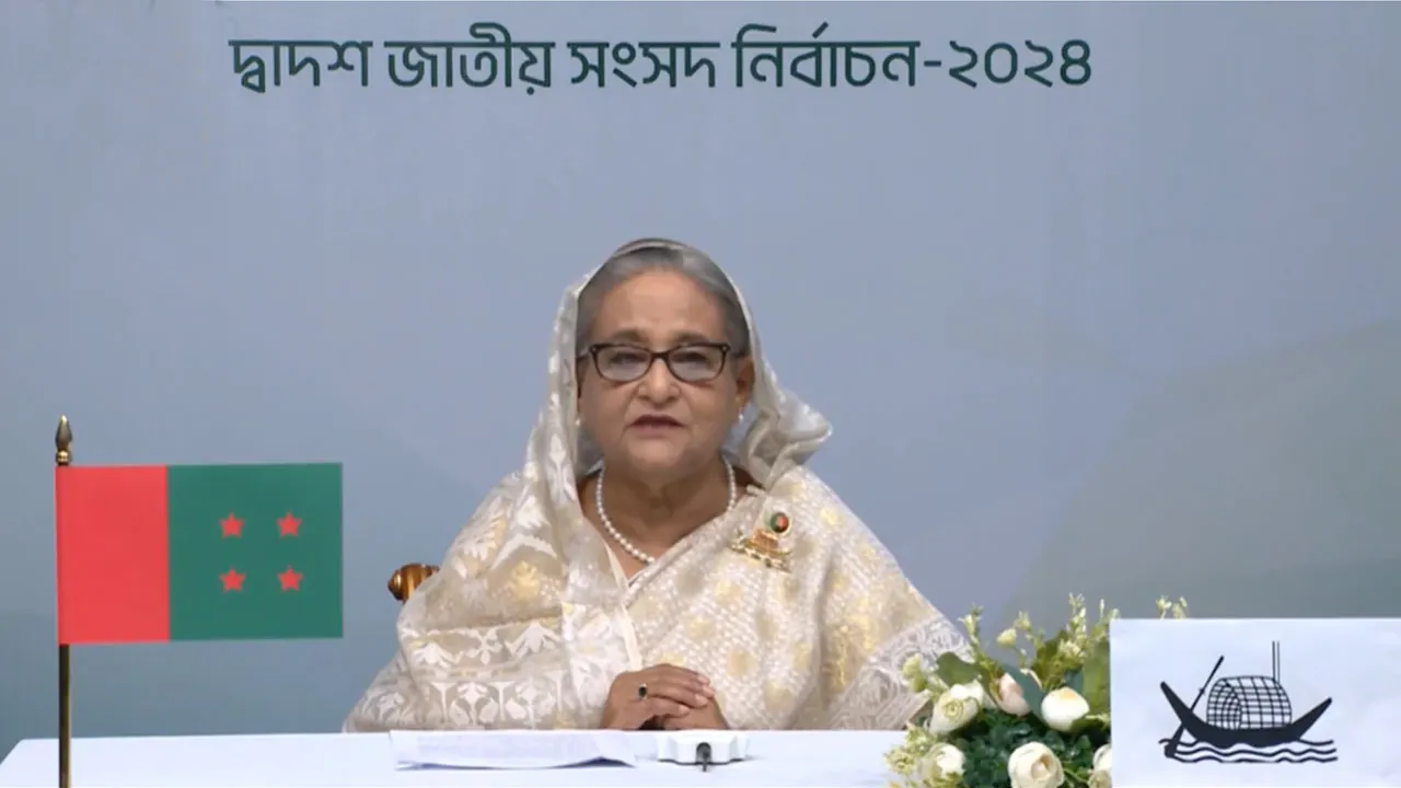 জাতির উদ্দেশে ভাষণ দিচ্ছেন প্রধানমন্ত্রী