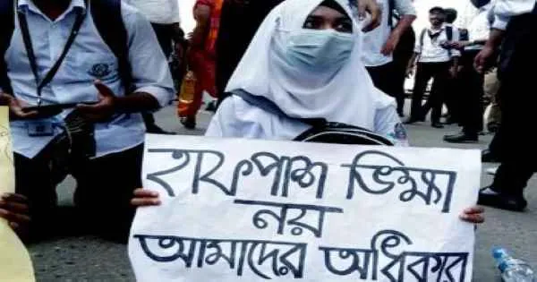 আজ থেকে রাজধানীর গণপরিবহনে শিক্ষার্থীদের ভাড়া অর্ধেক