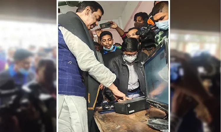অবশেষে ভোট দিয়েছেন শামীম ওসমান