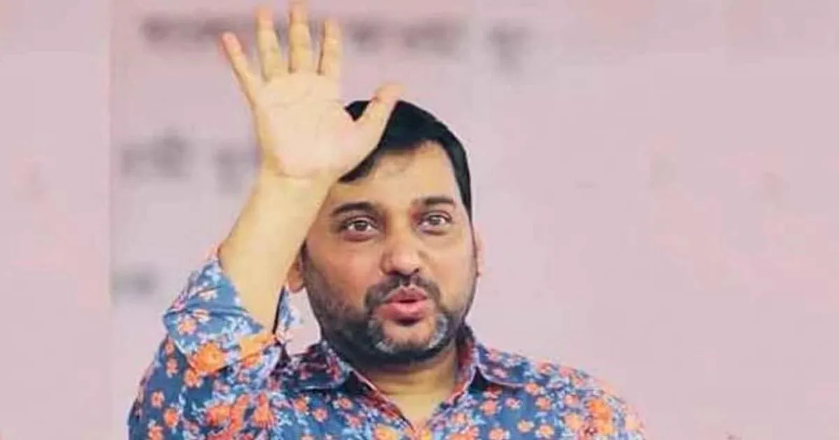 শুনানির আগেই দেশ ছাড়লেন সম্রাট