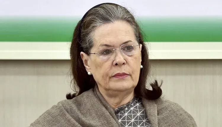 করোনা আক্রান্ত হয়ে সোনিয়া গান্ধী হাসপাতালে ভর্তি
