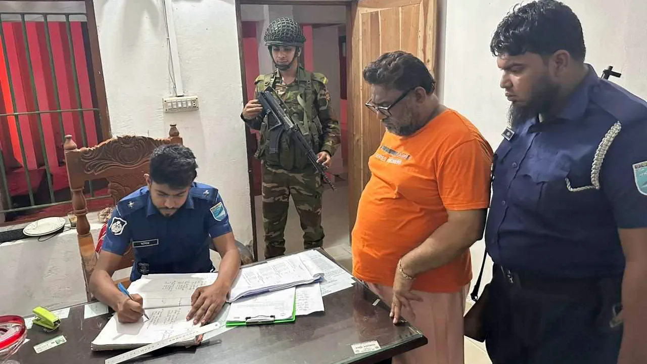 সোনারগাঁয়ে চাঁদাবাজির অভিযোগে বিএনপি নেতা আটক
