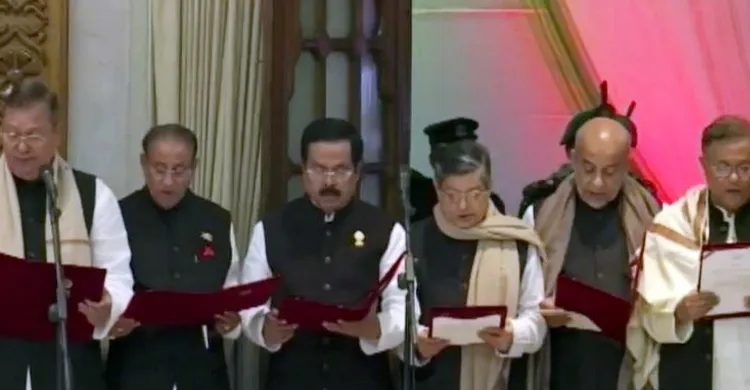 শপথ নিলেন ২৫ মন্ত্রী ও ১১ প্রতিমন্ত্রী