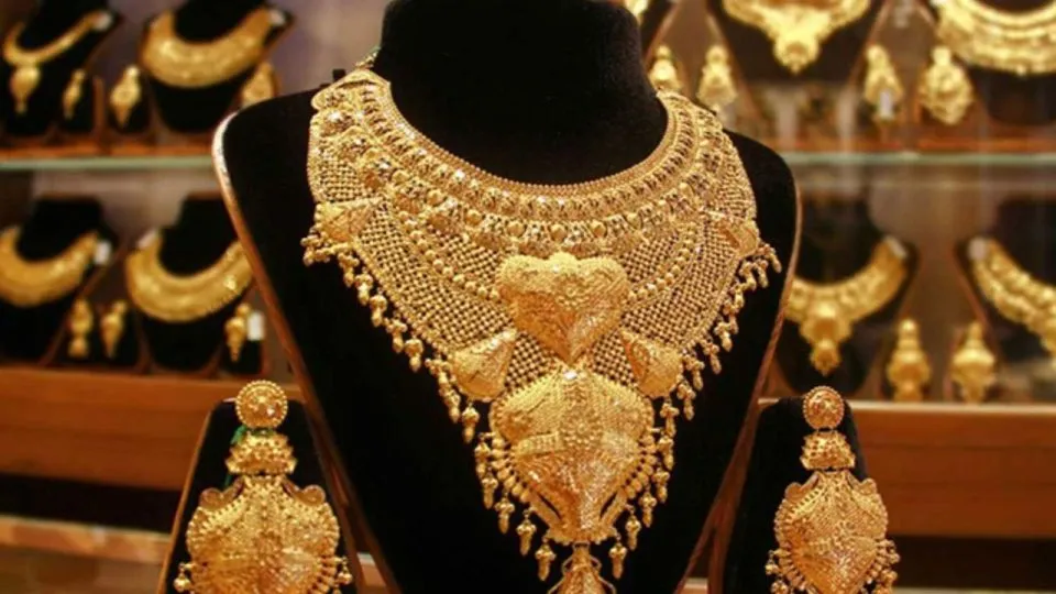 সোনার ভরি দেড় লাখ ছাড়াল