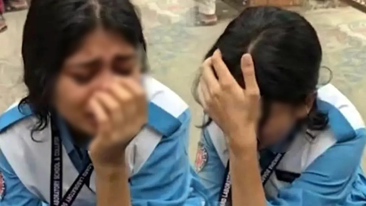 রোববার পরীক্ষা দিচ্ছে মায়ের পাশে দাঁড়ানো মেয়েটি