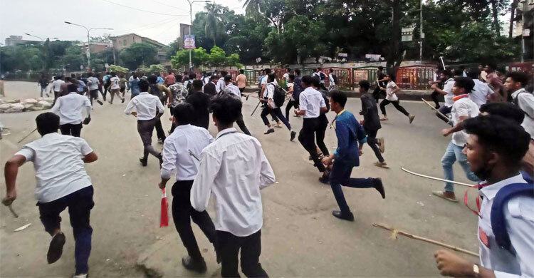 সায়েন্সল্যাবে কলেজ শিক্ষার্থীদের সঙ্গে ছাত্রলীগের সংঘর্ষ