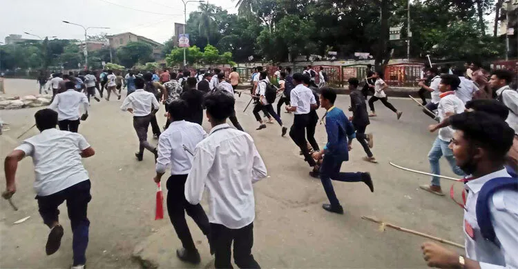সায়েন্সল্যাবে কলেজ শিক্ষার্থীদের সঙ্গে ছাত্রলীগের সংঘর্ষ