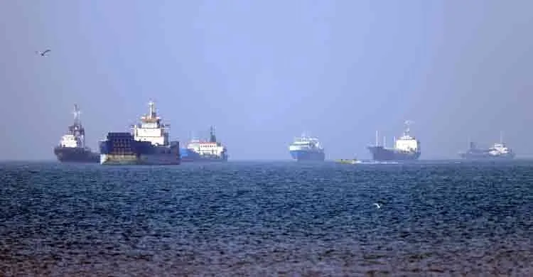 হরমুজ প্রণালিতে টোল ছাড়াই চলবে জাহাজ, দাবি যুক্তরাষ্ট্রের