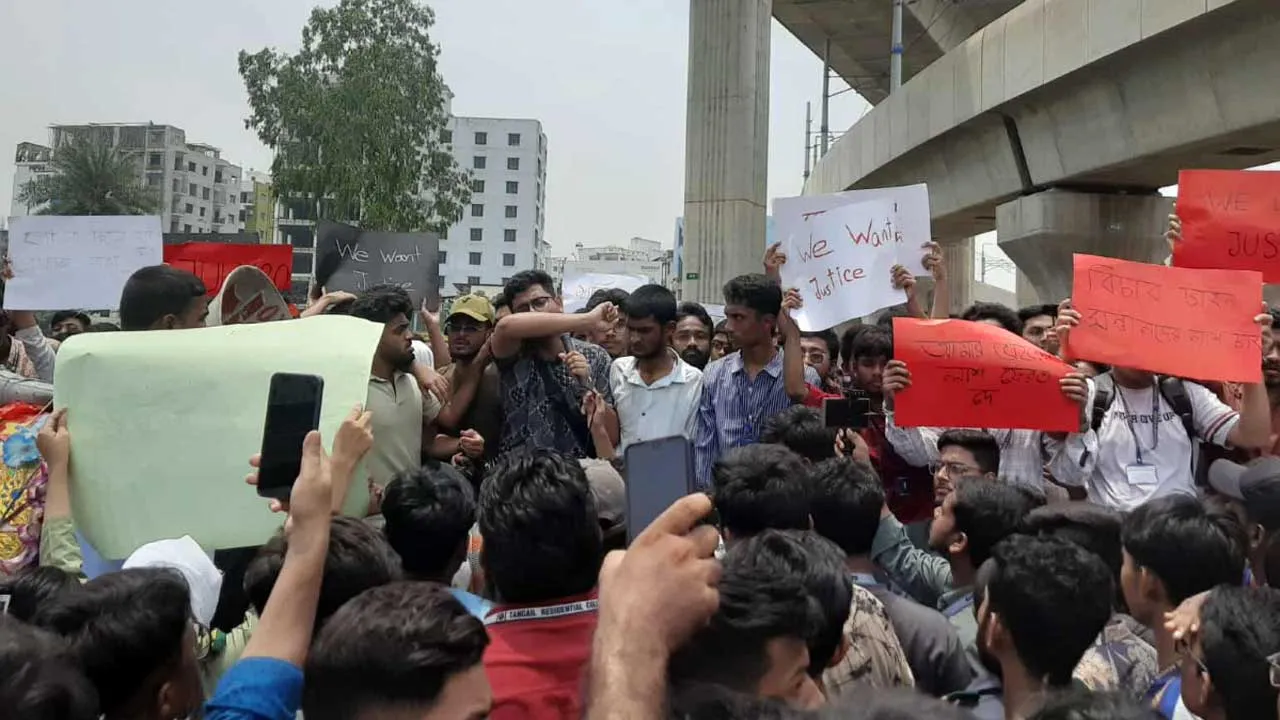 সাড়ে ১২টার মধ্যে কেউ কথা না বললে সড়ক অবরোধ করবেন শিক্ষার্থীরা