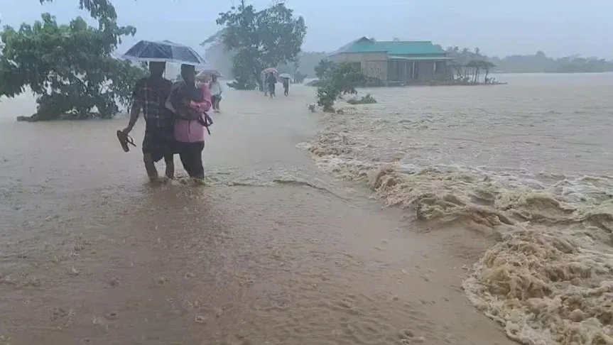 বাড়ছে উত্তর-পূর্বাঞ্চলে নদ-নদীর পানি, ভারী বৃষ্টিপাতের পূর্বাভাস