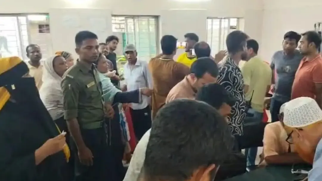 আসামি ধরতে গিয়ে ৩ পুলিশ সদস্যকে কুপিয়ে জখম
