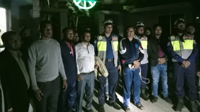 সুন্দরবনে আটকে পড়া ১০ পর্যটক উদ্ধার