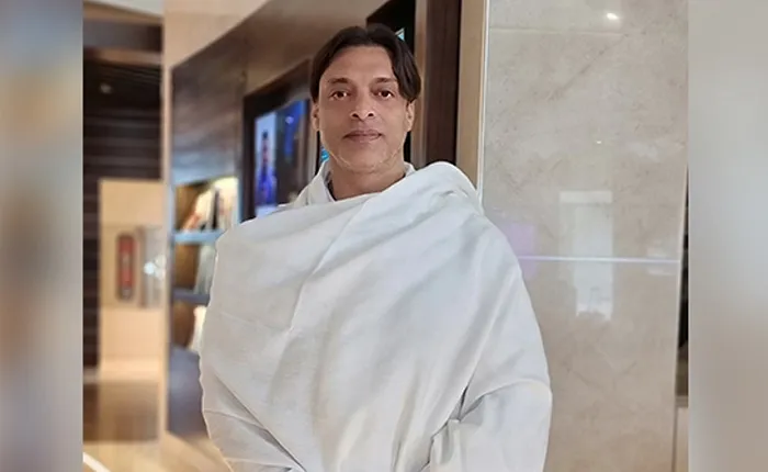 সৌদির রাষ্ট্রীয় অতিথি হয়ে হজে গেলেন শোয়েব আখতার