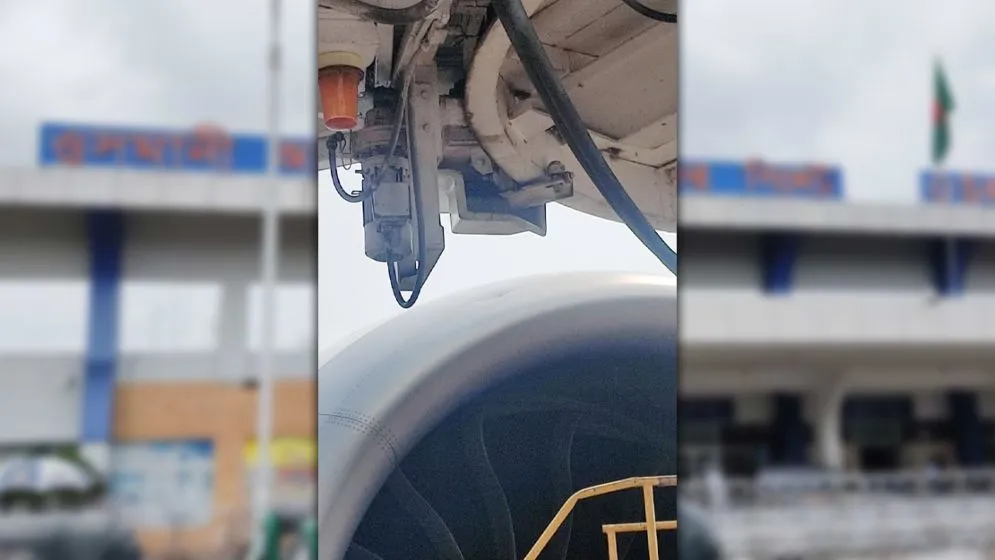 বিমানবন্দরে লন্ডনগামী বিমানের সঙ্গে বোর্ডিং ব্রিজের ধাক্কা, ফ্লাইট বিলম্বিত