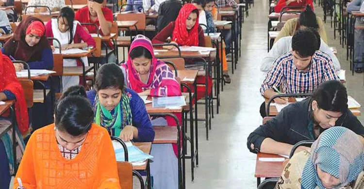 প্রাথমিক শিক্ষক নিয়োগ পরীক্ষা, ইলেক্ট্রনিক ডিভাইসসহ আটক ৩৫