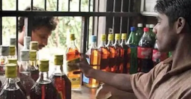 বিষাক্ত মদপানে প্রাণ হারালেন ৩৬ জন