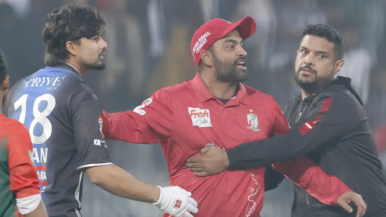হেলসের সঙ্গে ঝামেলায় শাস্তি পেলেন তামিম