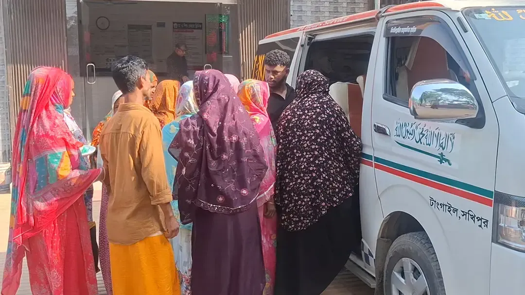 রাস্তার পাশের ঝোপ থেকে নবজাতক উদ্ধার