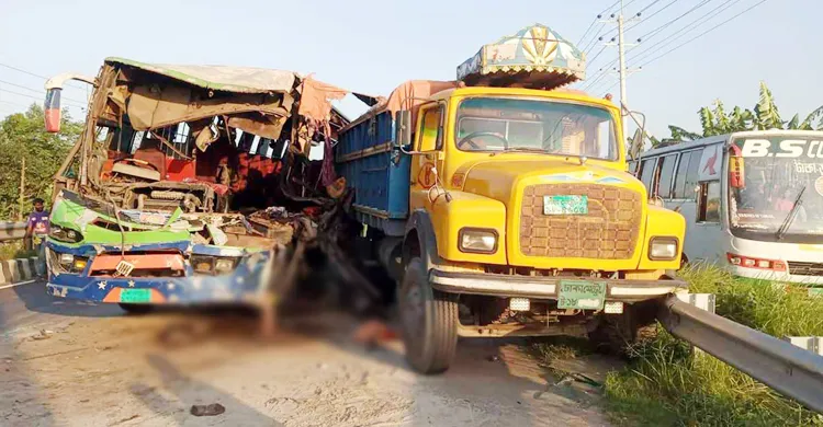বছরে সড়ক দুর্ঘটনায় ২৪ হাজার ৯৫৪ জনের প্রাণহানি