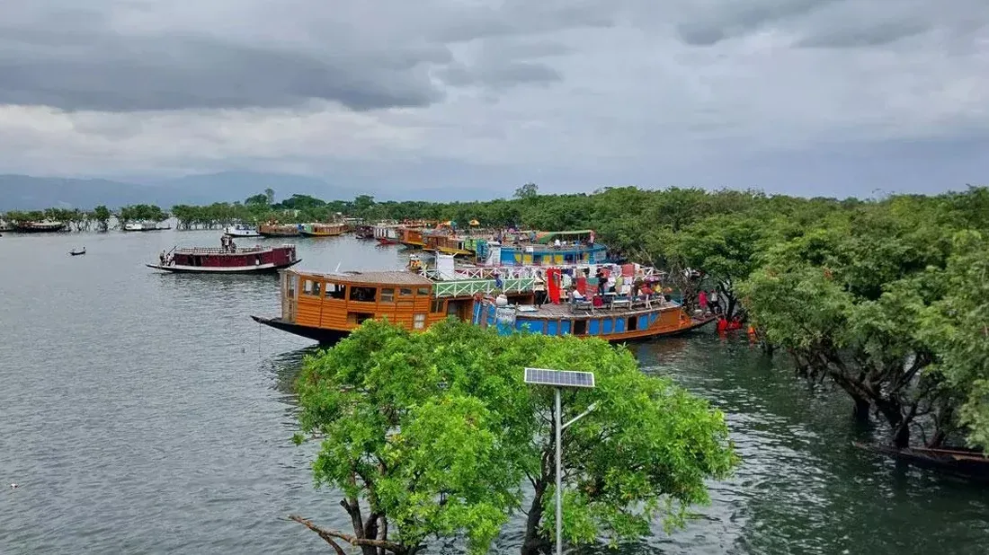 টাঙ্গুয়ার হাওড়ে ঘুরতে গিয়ে গাঁজা সেবন