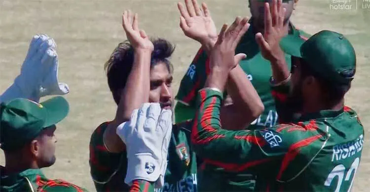 তানজিম সাকিবের দুর্দান্ত বোলিংয়ে ফিরে গেলেন দুই প্রোটিয়া ওপেনার