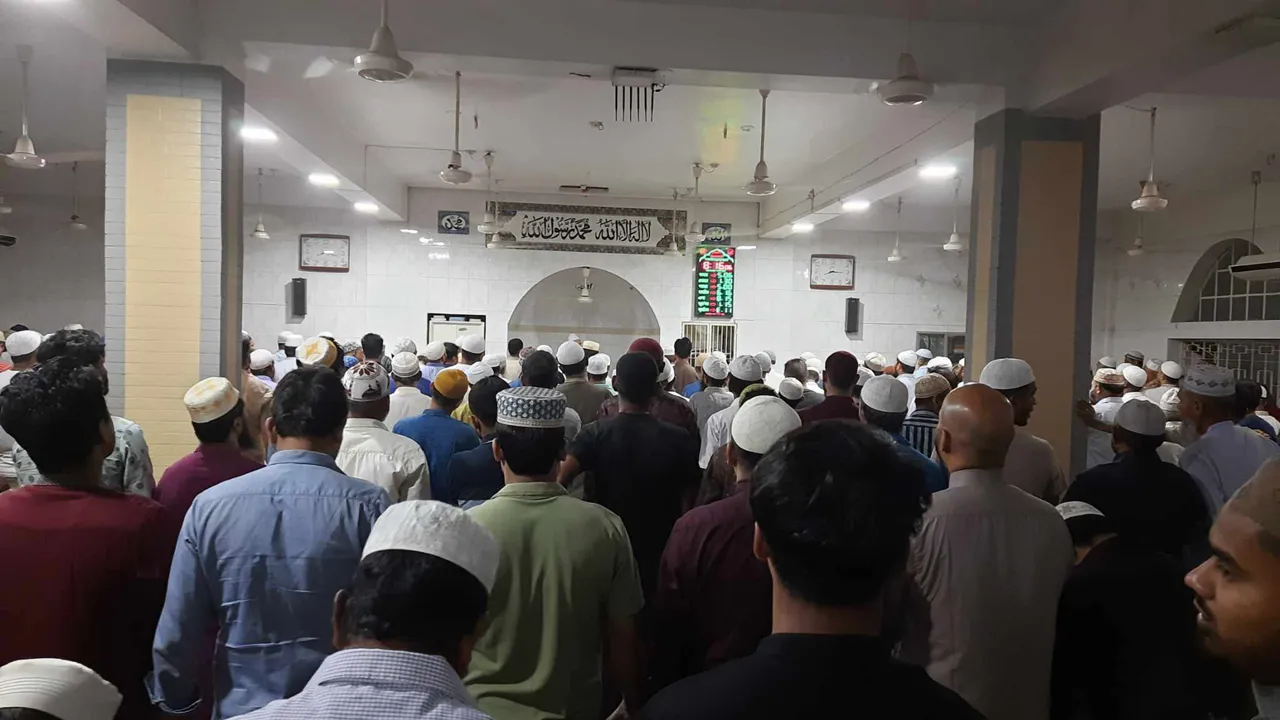 প্রথম তারাবিতে মুসল্লিদের ঢল