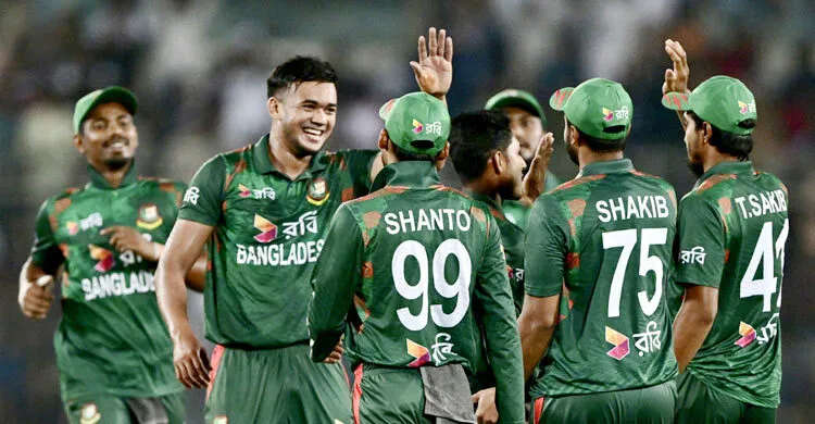 ছোট পুঁজি নিয়েই জিম্বাবুয়েকে চেপে ধরেছে টাইগাররা