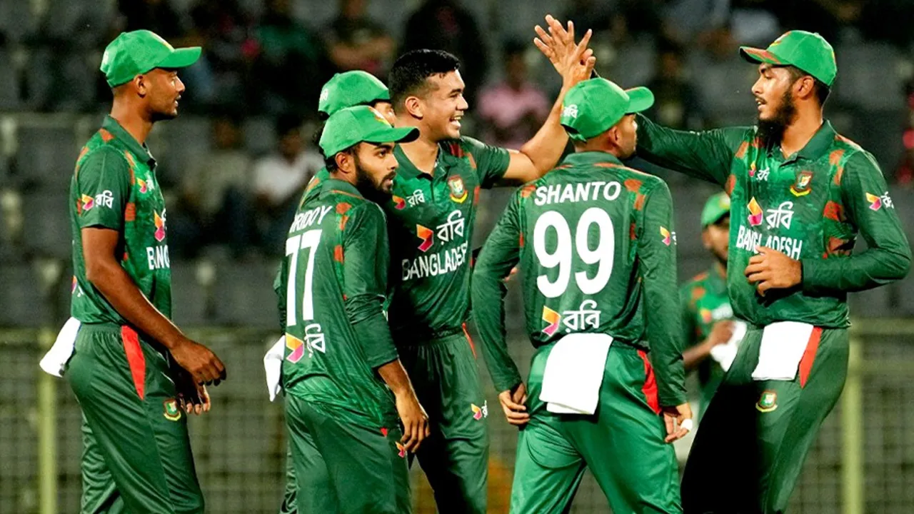দ্বিতীয় ওভারেই তাসকিনের উইকেট