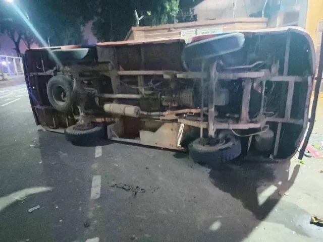 তেলবাহী ট্রেনের সঙ্গে বাসের সংঘর্ষে নিহত ৩