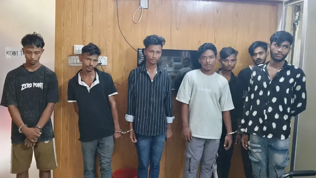 আদাবরে ‘কুত্তা ফারুক’সহ ছিনতাই চক্রের ৭ সদস্য গ্রেপ্তার