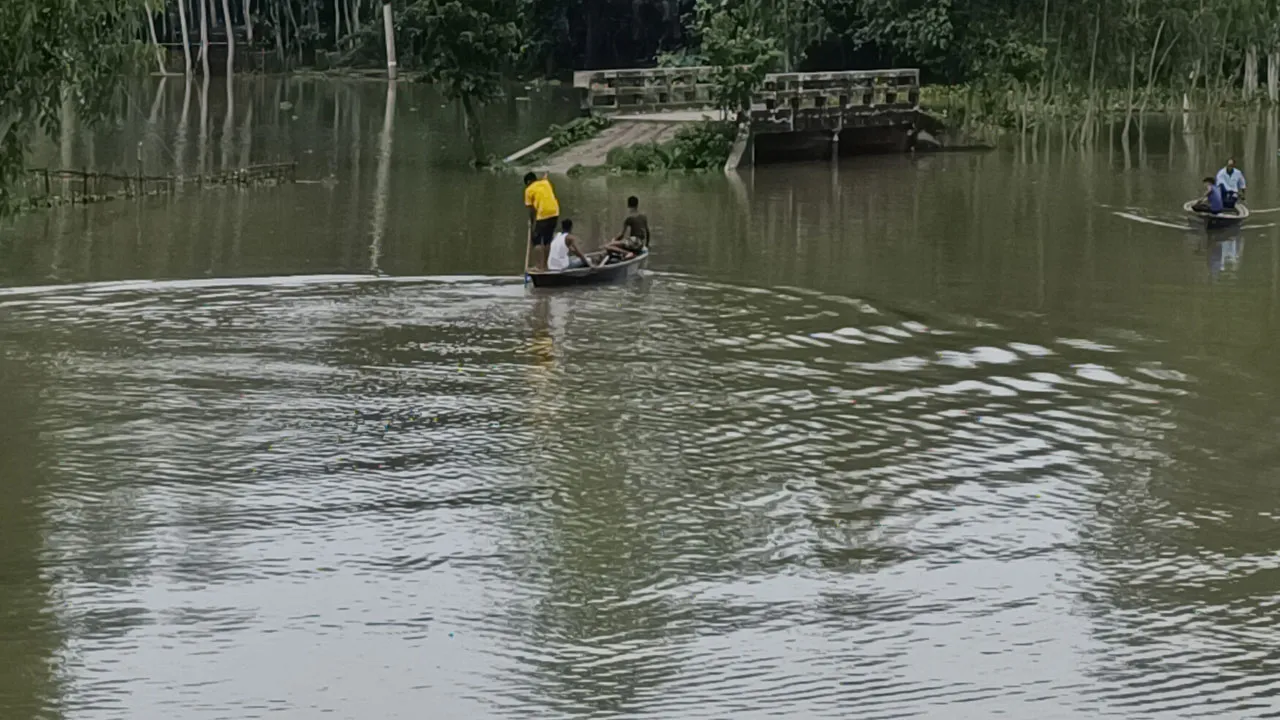 ধরলা ও তিস্তার পানি বিপৎসীমার ওপরে, তলিয়ে গেছে গ্রামীণ জনপদ
