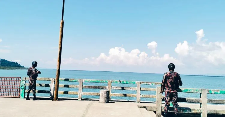 টেকনাফ-সেন্টমার্টিন নৌপথে ট্রলার চলাচল বন্ধ