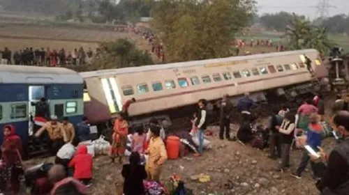 ভারতে ট্রেন দুর্ঘটনায় নিহতের সংখ্যা বেড়ে ৯