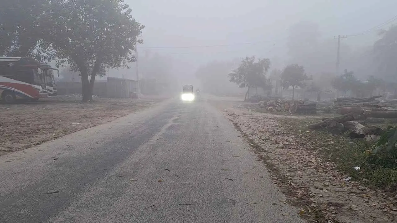 কুয়াশার চাদরে ঢাকা তেঁতুলিয়া