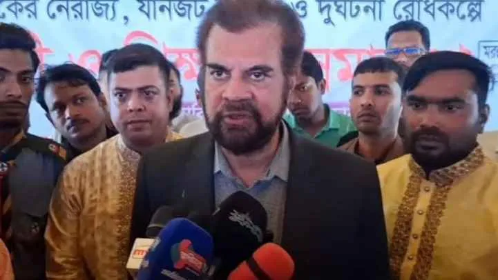 স্বরাষ্ট্র উপদেষ্টার পদত্যাগ দাবি করলেন চিত্রনায়ক ইলিয়াস কাঞ্চন
